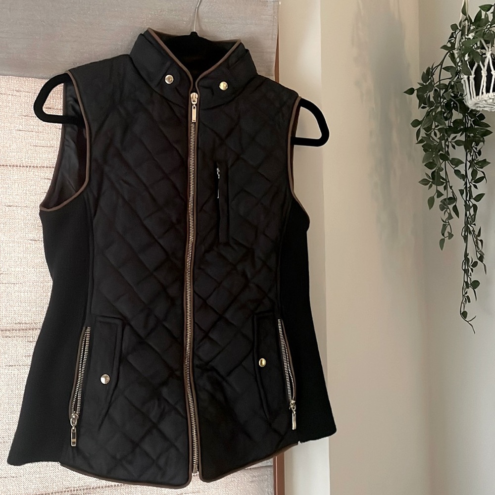 Quilted black vest women’s zip up gold details brown suede piping winter vest